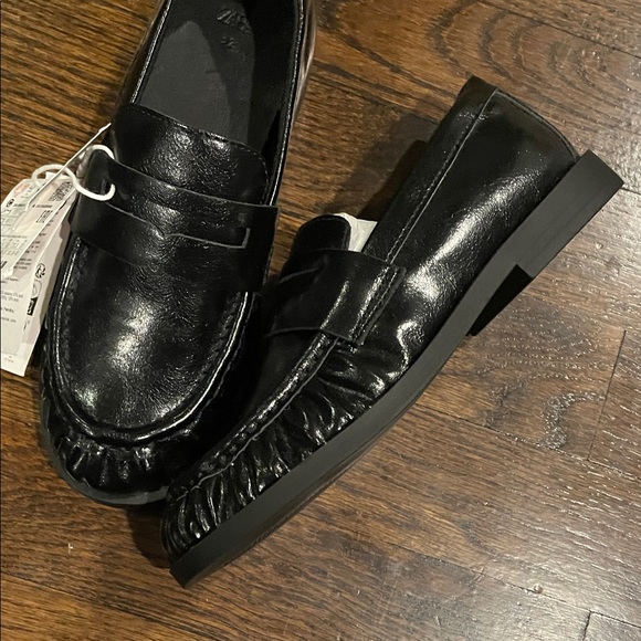 Zara Shiny Black Leather Loafers - Picture 2 of 5